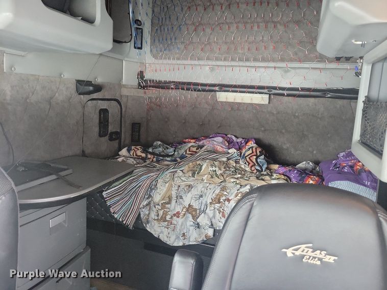 image for item LC9793 2005 Freightliner  FLD132 semi truck