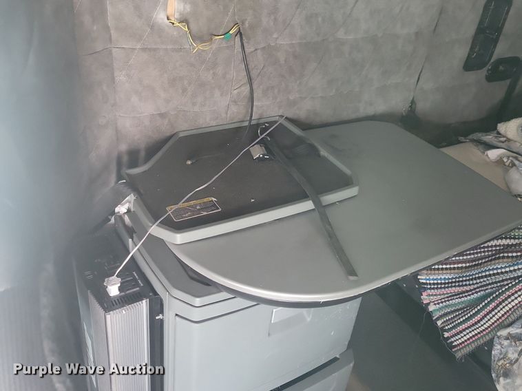 image for item LC9793 2005 Freightliner  FLD132 semi truck