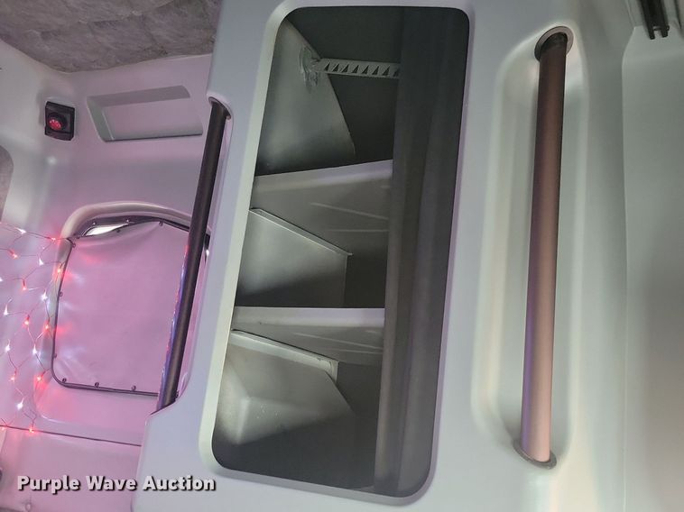 image for item LC9793 2005 Freightliner  FLD132 semi truck