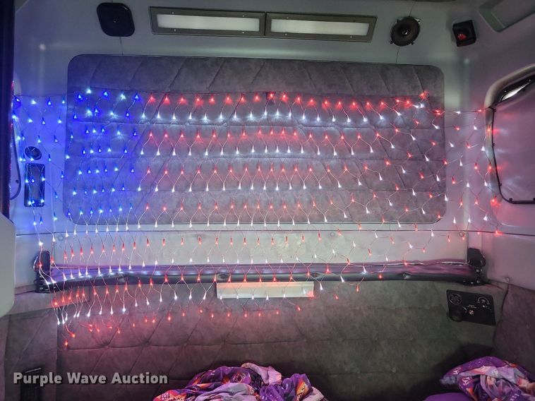 image for item LC9793 2005 Freightliner  FLD132 semi truck