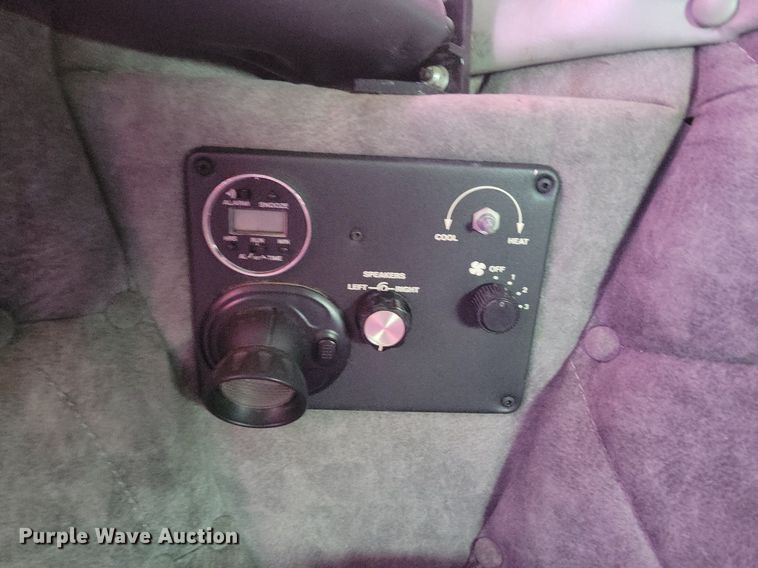 image for item LC9793 2005 Freightliner  FLD132 semi truck