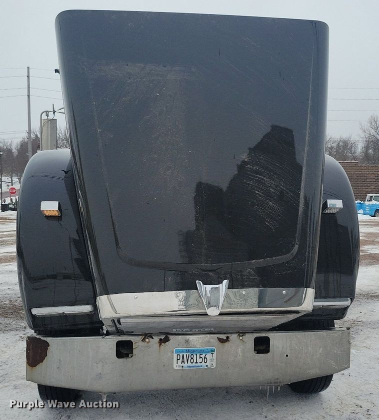 image for item LC9793 2005 Freightliner  FLD132 semi truck