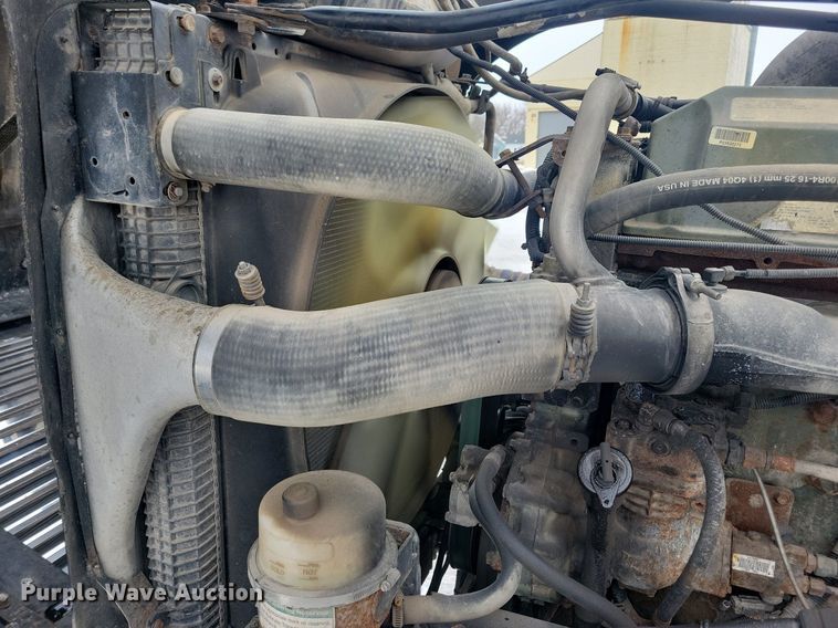 image for item LC9793 2005 Freightliner  FLD132 semi truck