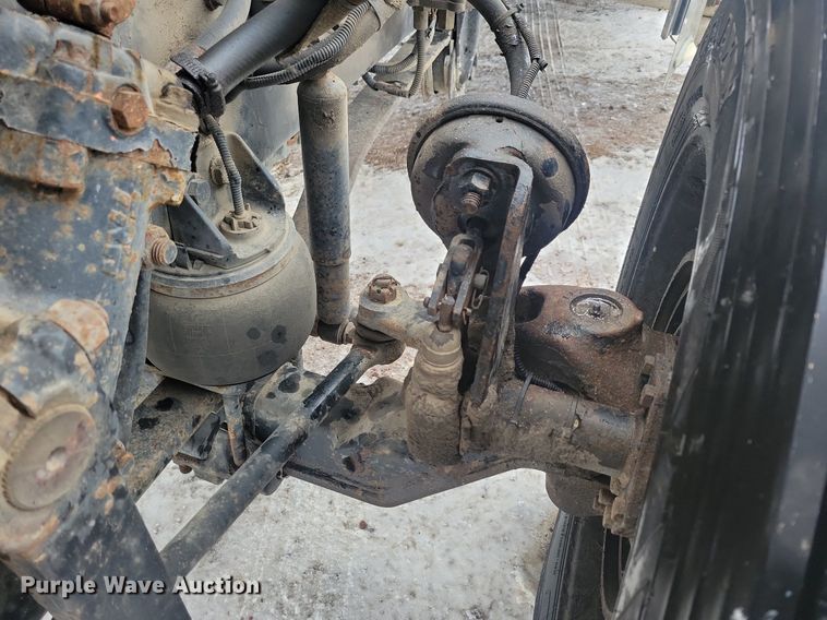 image for item LC9793 2005 Freightliner  FLD132 semi truck