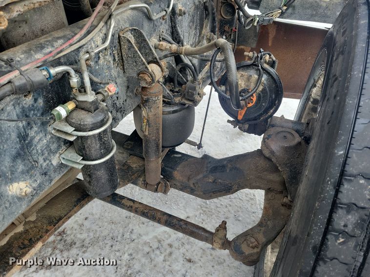 image for item LC9793 2005 Freightliner  FLD132 semi truck