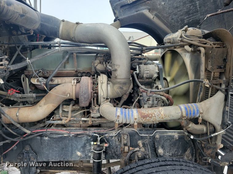 image for item LC9793 2005 Freightliner  FLD132 semi truck