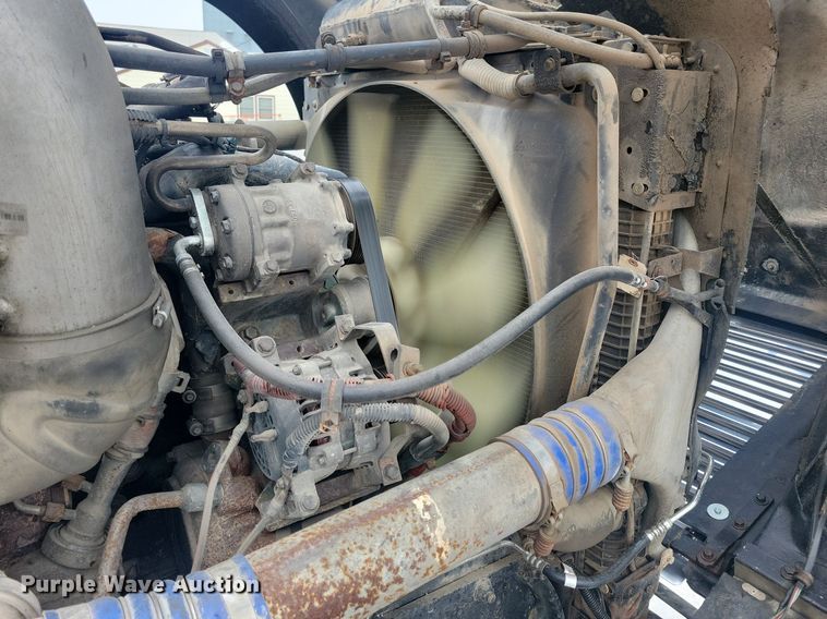 image for item LC9793 2005 Freightliner  FLD132 semi truck