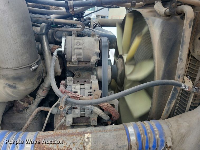 image for item LC9793 2005 Freightliner  FLD132 semi truck