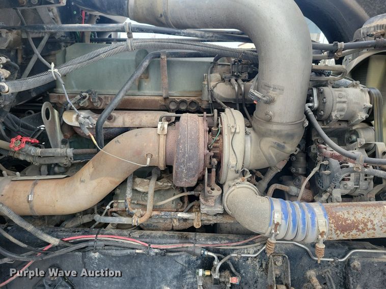 image for item LC9793 2005 Freightliner  FLD132 semi truck