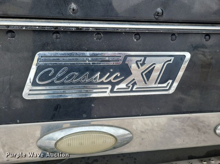 image for item LC9793 2005 Freightliner  FLD132 semi truck