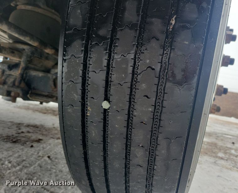 image for item LC9793 2005 Freightliner  FLD132 semi truck