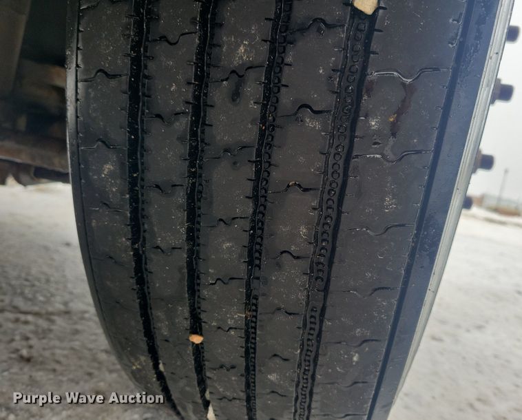 image for item LC9793 2005 Freightliner  FLD132 semi truck