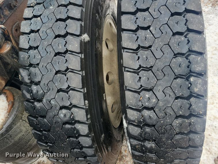 image for item LC9793 2005 Freightliner  FLD132 semi truck