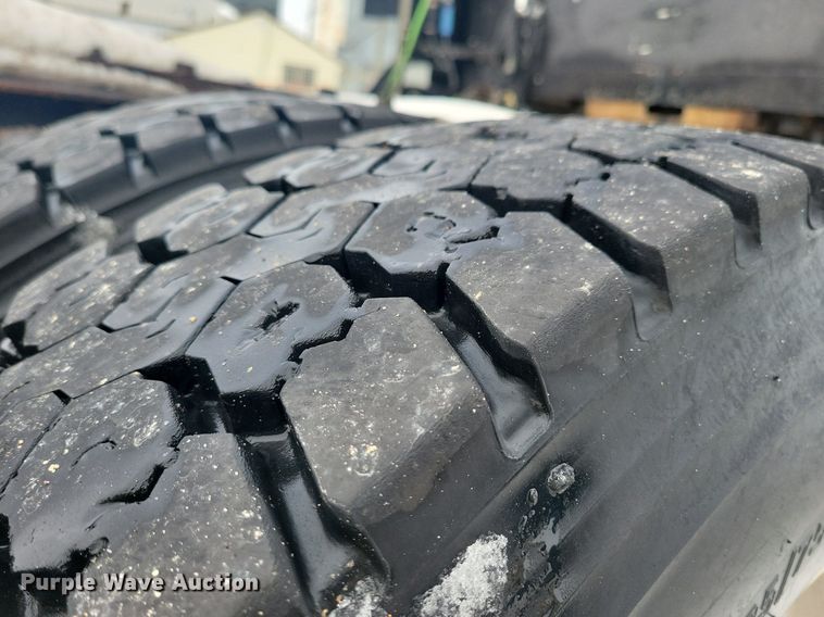 image for item LC9793 2005 Freightliner  FLD132 semi truck