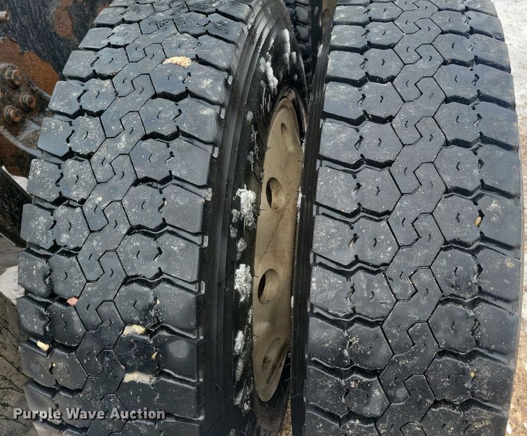 image for item LC9793 2005 Freightliner  FLD132 semi truck