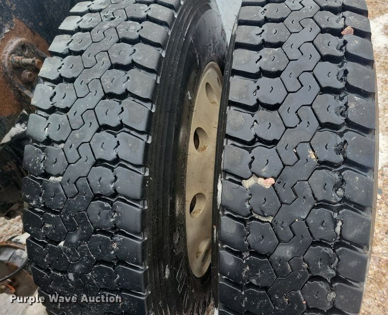 image for item LC9793 2005 Freightliner  FLD132 semi truck