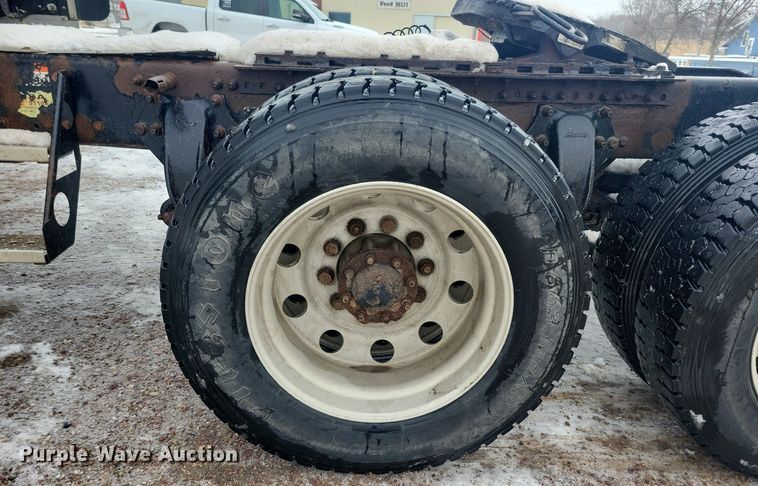 image for item LC9793 2005 Freightliner  FLD132 semi truck