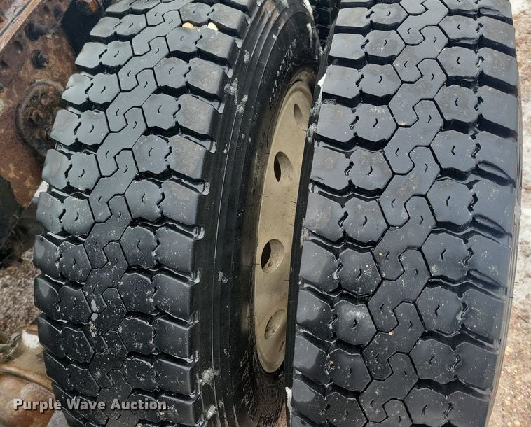 image for item LC9793 2005 Freightliner  FLD132 semi truck