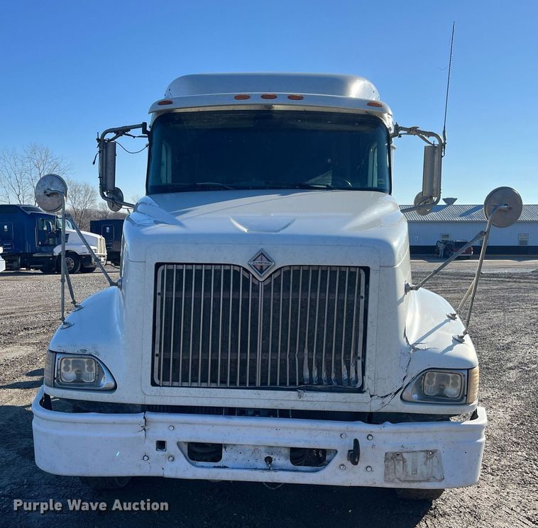 image for item LD9943 2007 International  9400i semi truck