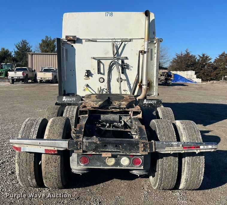 image for item LD9943 2007 International  9400i semi truck