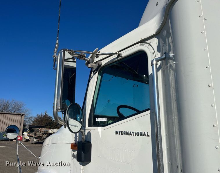 image for item LD9943 2007 International  9400i semi truck