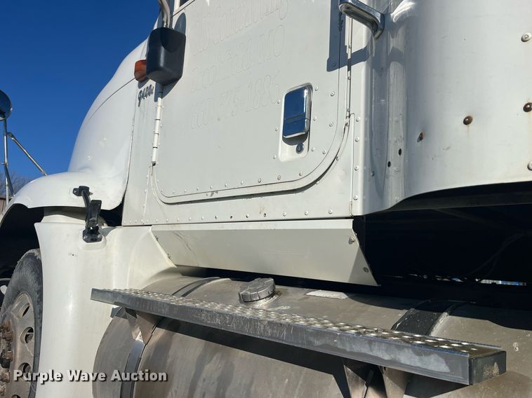 image for item LD9943 2007 International  9400i semi truck