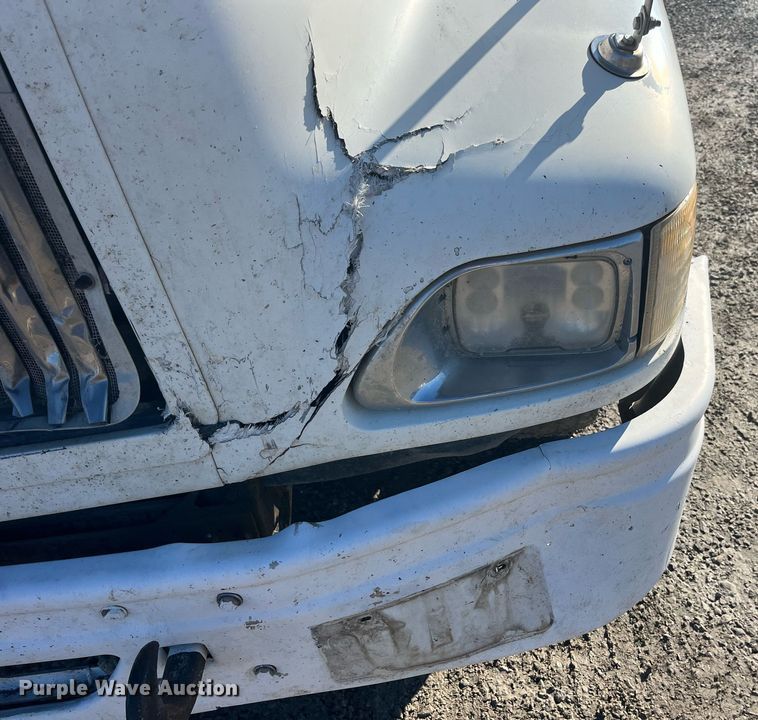 image for item LD9943 2007 International  9400i semi truck