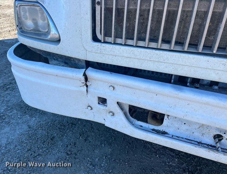 image for item LD9943 2007 International  9400i semi truck