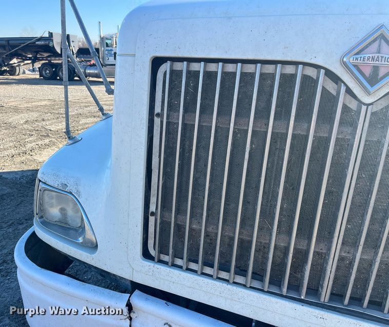 image for item LD9943 2007 International  9400i semi truck