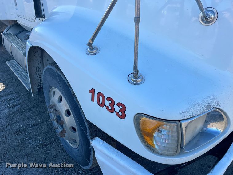 image for item LD9943 2007 International  9400i semi truck