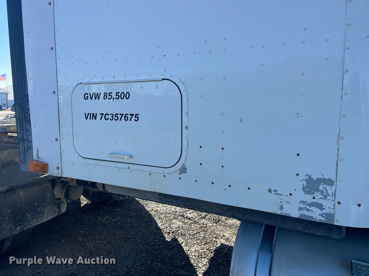 image for item LD9943 2007 International  9400i semi truck