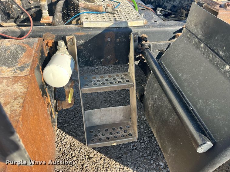 image for item LD9943 2007 International  9400i semi truck