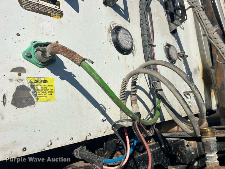 image for item LD9943 2007 International  9400i semi truck