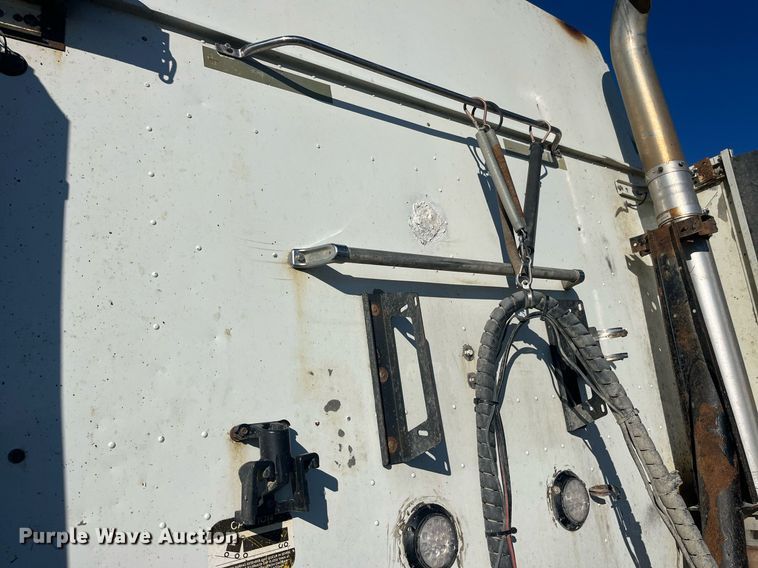 image for item LD9943 2007 International  9400i semi truck