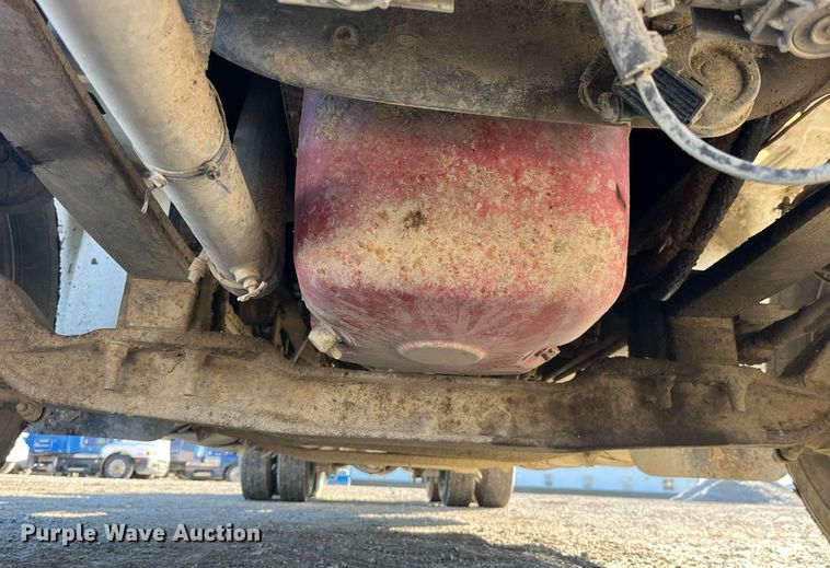 image for item LD9943 2007 International  9400i semi truck