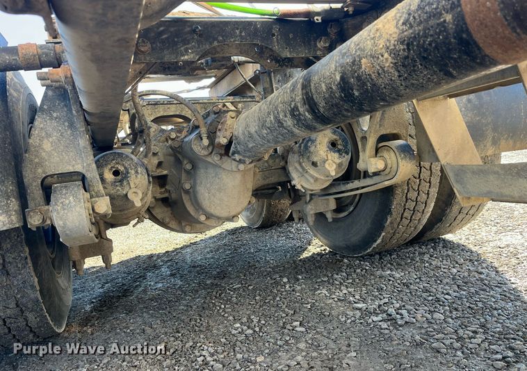 image for item LD9943 2007 International  9400i semi truck