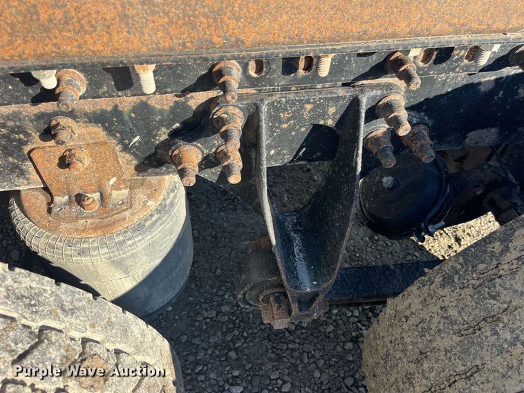 image for item LD9943 2007 International  9400i semi truck