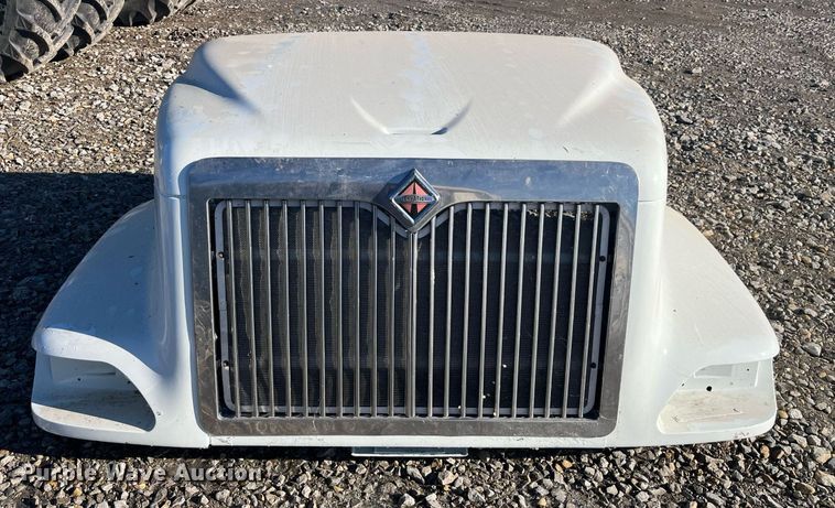 image for item LD9943 2007 International  9400i semi truck