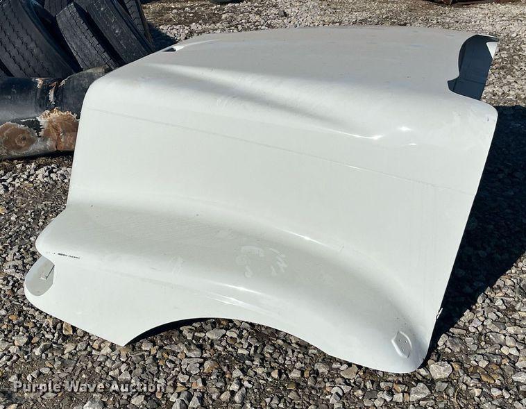 image for item LD9943 2007 International  9400i semi truck