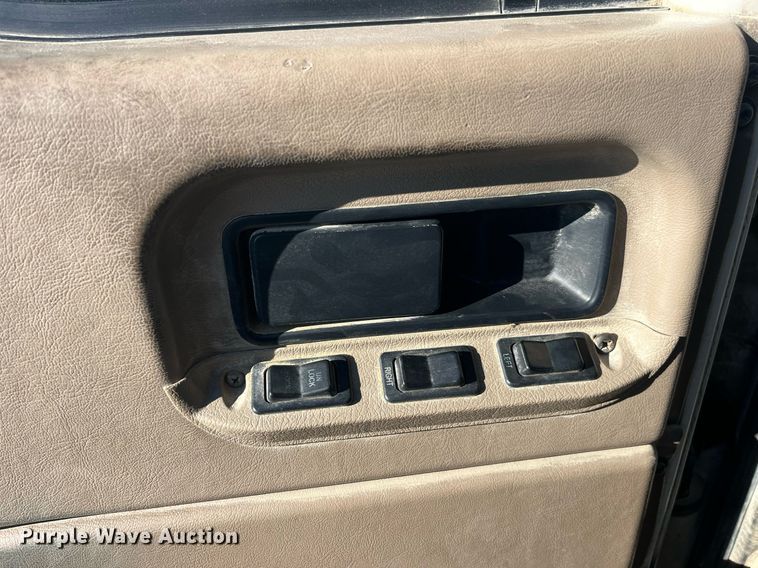 image for item LD9943 2007 International  9400i semi truck