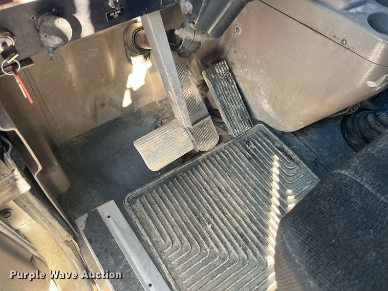 image for item LD9943 2007 International  9400i semi truck