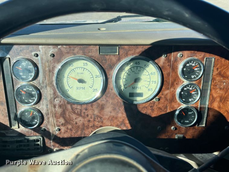 image for item LD9943 2007 International  9400i semi truck