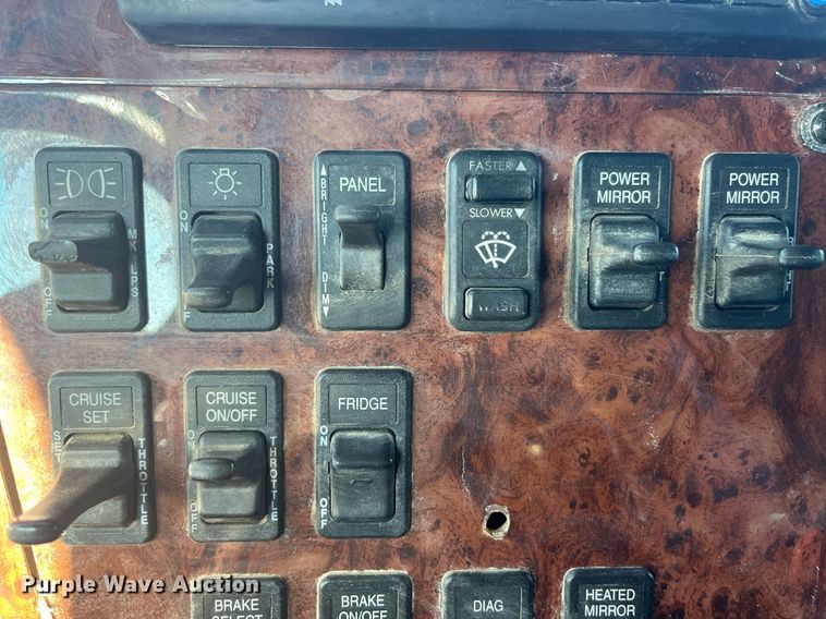 image for item LD9943 2007 International  9400i semi truck