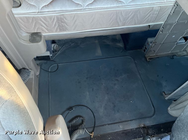 image for item LD9943 2007 International  9400i semi truck