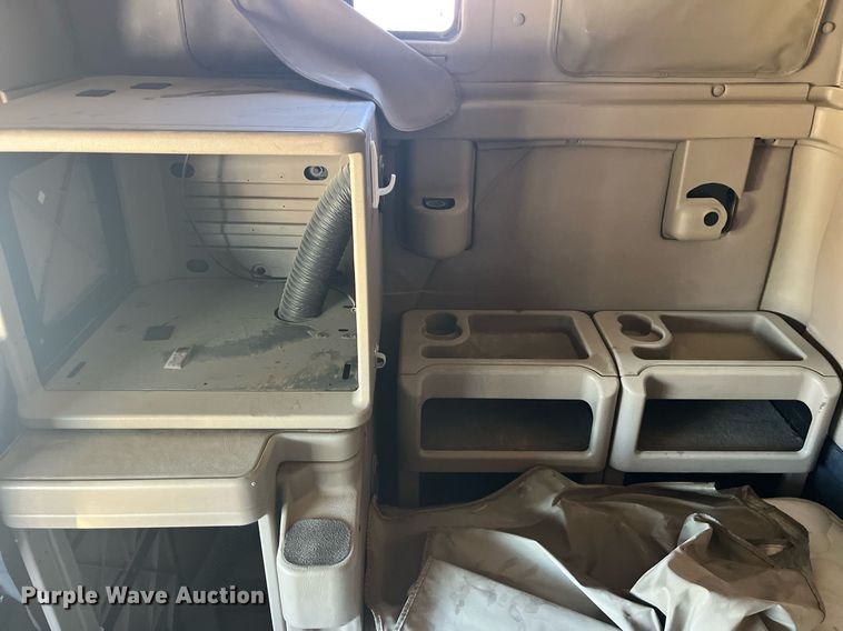 image for item LD9943 2007 International  9400i semi truck