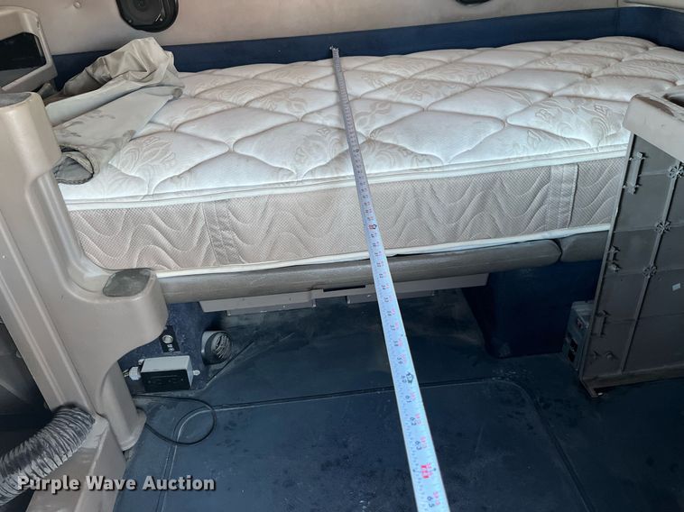 image for item LD9943 2007 International  9400i semi truck