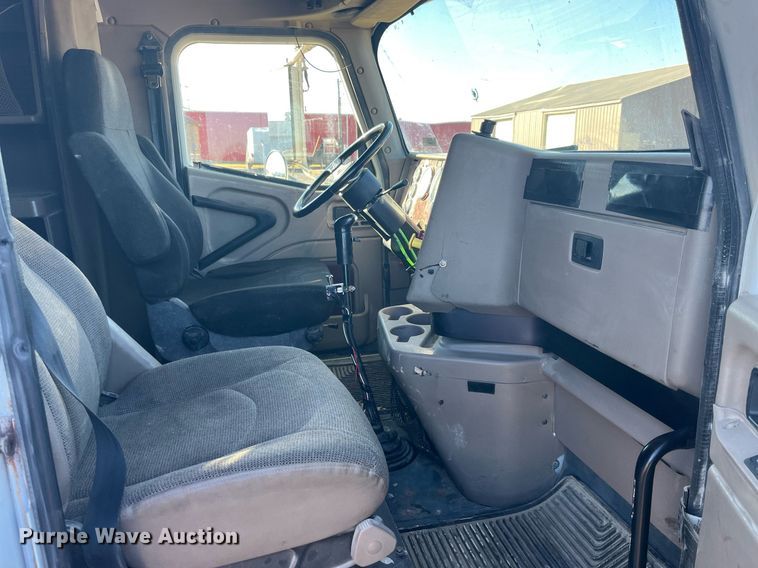 image for item LD9943 2007 International  9400i semi truck