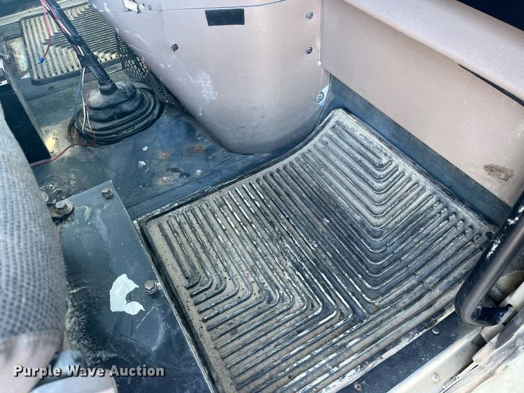 image for item LD9943 2007 International  9400i semi truck