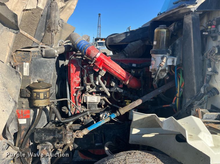 image for item LD9943 2007 International  9400i semi truck