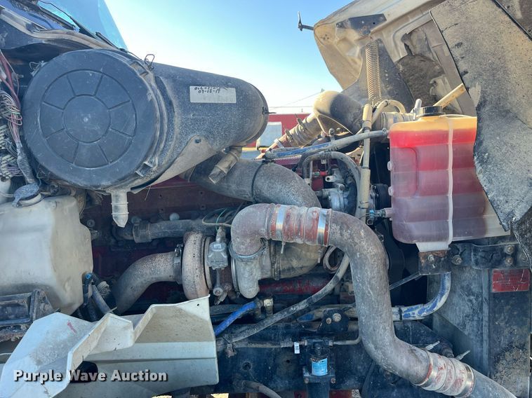 image for item LD9943 2007 International  9400i semi truck